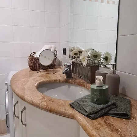 Rebel House Apartment *