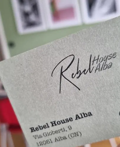 Rebel House アパート